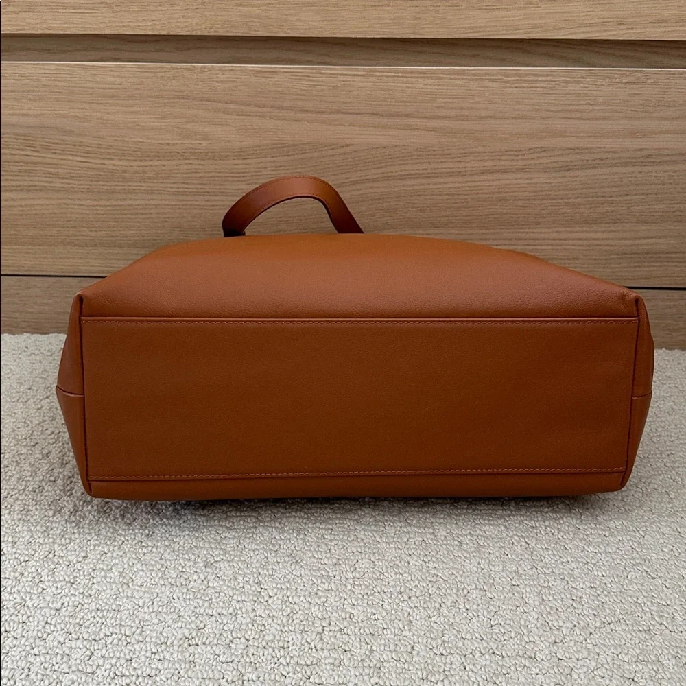 Quinn’s classic Italian leather tote, cognac, EUC - Picture 2 of 3